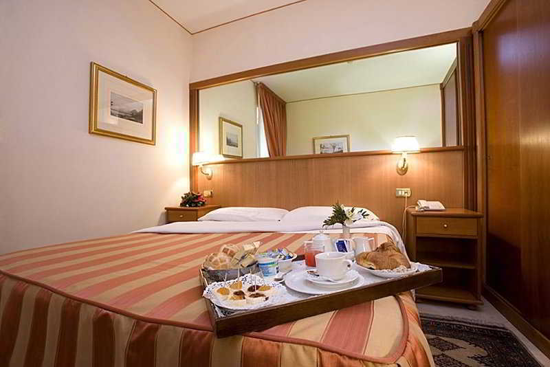 Hotel San Giorgio Naples Bilik gambar