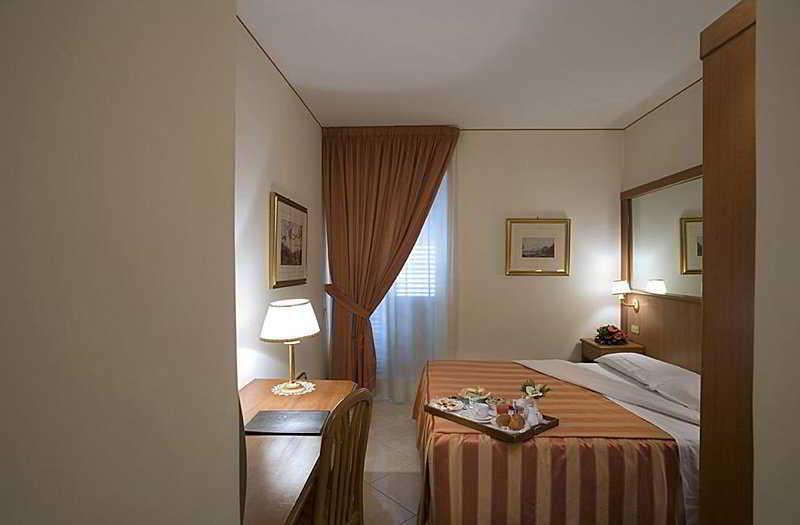 Hotel San Giorgio Naples Bilik gambar